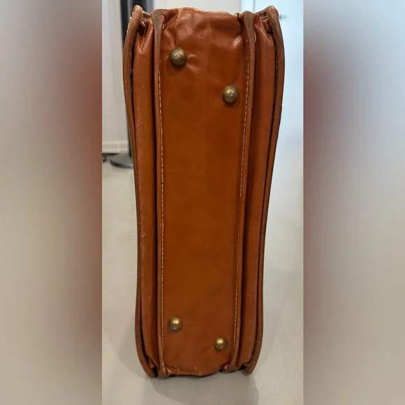 Classic Tan Leather Men's Bag - Picture 7 of 8